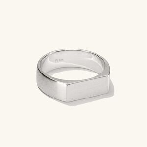 Mejuri Rectangular Signet Ring